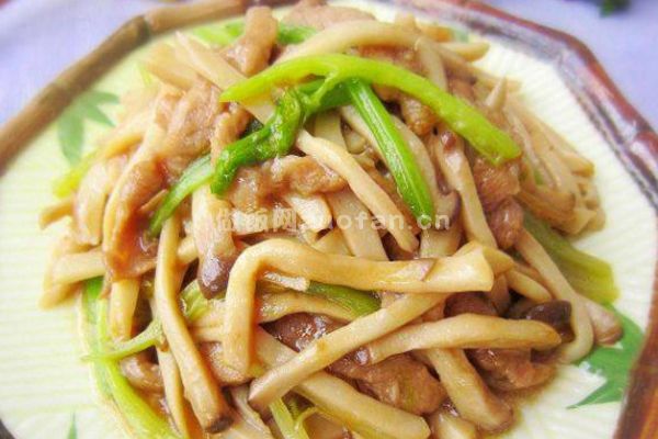 杏鲍菇炒肉丝的家常做法_肉滑菇嫩特别合胃口