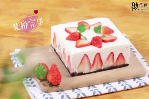 草莓慕斯蛋糕的做法【图文】_甜食主义的心仪之选