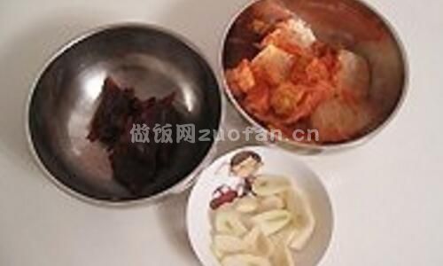 韩式泡菜豆腐火锅步骤图2