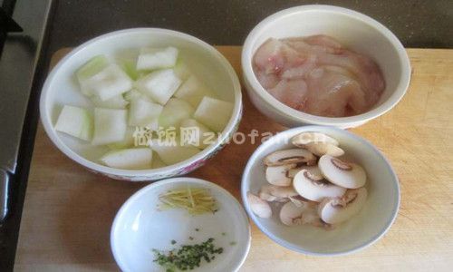 冬瓜蘑菇鱼片汤步骤图1