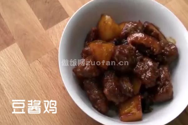 广东名菜豆酱鸡怎么做_肉肥嫩滑酱香美味