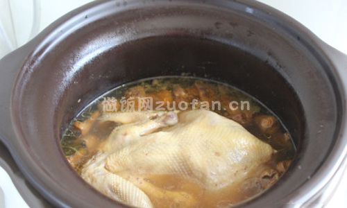 姬松茸煲鸡汤步骤图6