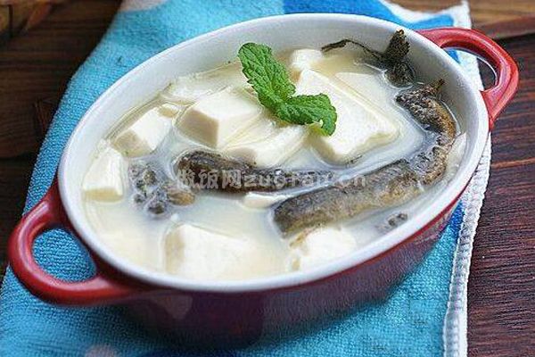 豆腐泥鳅汤的做法图解_浓香奶白滋阴润燥