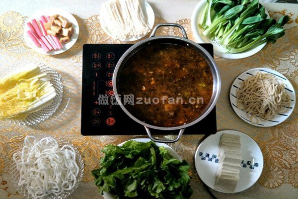 酸菜鱼火锅的简单家常做法_消食开胃酸爽滋味