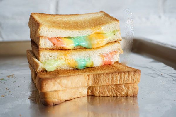 早餐彩虹芝士吐司做法_一块仙女专属的吐司面包