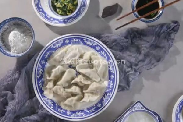 东北菜制作香葱猪肉馅饺子怎么调好吃_快捷简便的家常做法详解