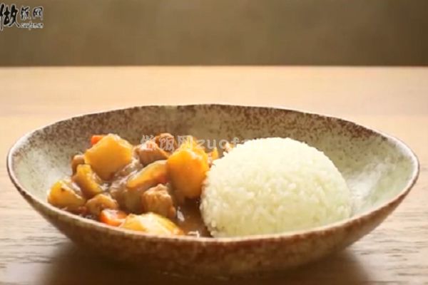 正宗秘制日式咖喱饭的做法 立马就想大口大口吃掉的美味