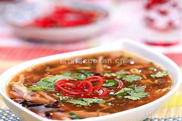 川菜酸辣汤的家常做法_巴蜀地区传统特色小吃