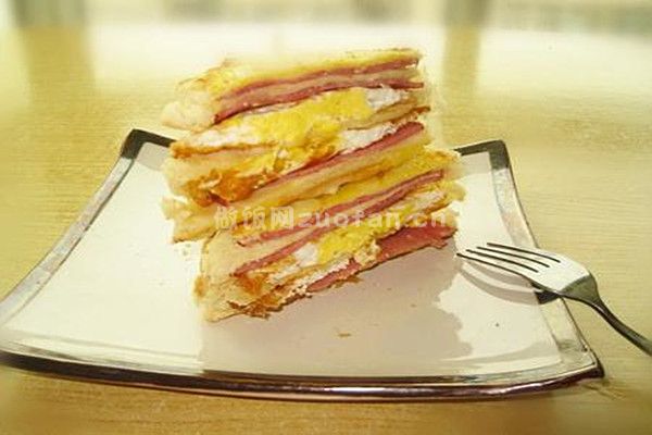 鸡蛋芝士三明治的做法_伴随清晨阳光的早餐