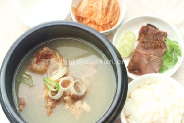 正宗韩式牛尾汤的做法_货真价实的大补汤
