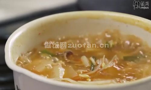 韩式牛肉萝卜汤步骤图3
