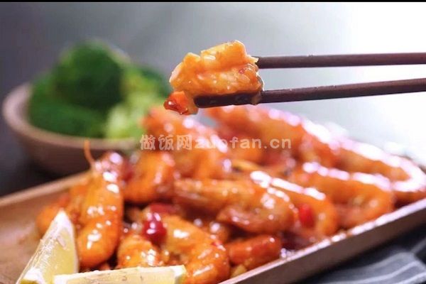浙菜肉质细腻酸辣虾的做法_酸辣开胃颜色诱人
