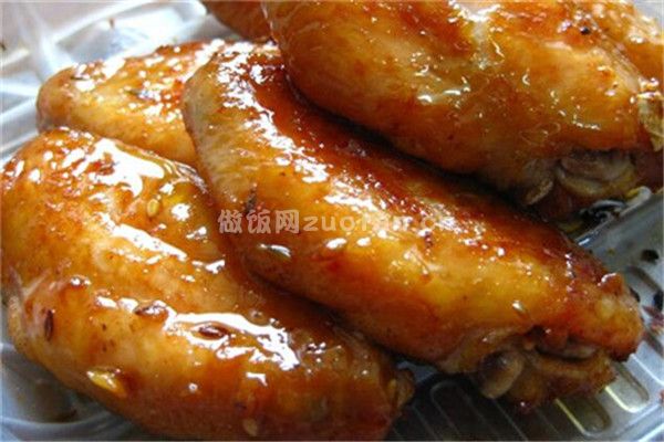 川菜烤鸡翅的简单做法_美味又好吃的鸡翅你值得拥有