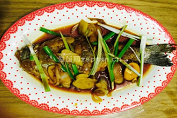 粤菜红烧海鲈鱼的做法_丝丝缕缕的鱼肉都充满滋味