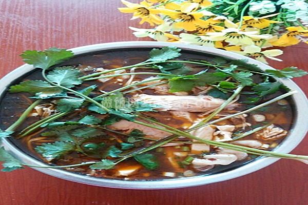 川菜酸菜鱼的家常做法_天府之国的地道美食