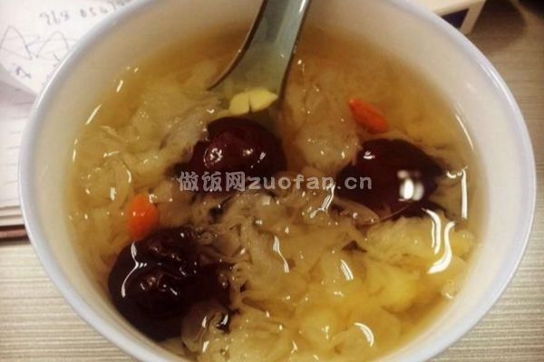 苏系新鲜百合红枣银耳汤的吃法和做法_冰凉爽口降温又去暑