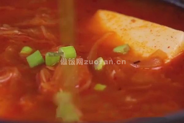 正宗韩国辣白菜牛肉豆腐汤的做法_好吃又营养的春日营养清爽补汤