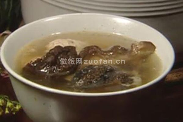 正宗鲁菜海参香菇炖鸡汤的家常做法_又解锁了海参的另一个做法