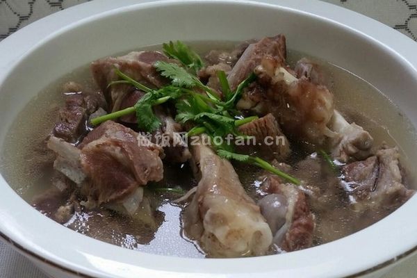 正宗鲁菜大锅羊肉汤的做法_秋冬暖好胃营养又美味