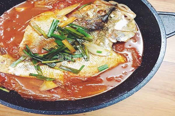 家常韩国泡菜鱼汤的做法_开胃下饭的秋季食谱