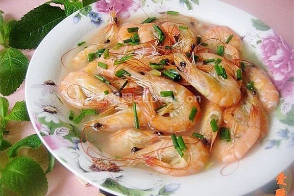 浙菜清水煮虾的做法_一种最能体现虾原始美味的做法