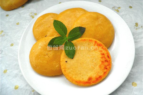正宗东北菜煎玉米饼的做法_营养美味的农村经典粗粮饼