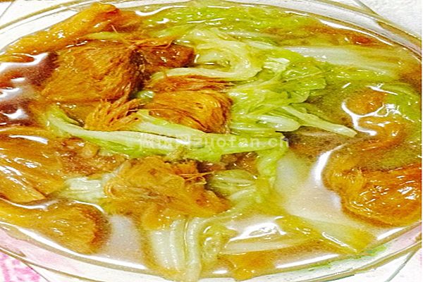 正宗东北菜头菇排骨汤的做法_做法简单的养生汤